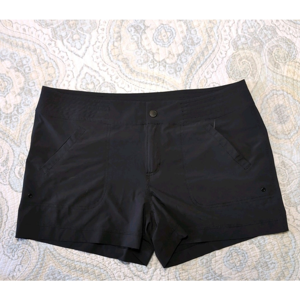 Athleta Trekkie North Shorts Black Sz 16 High Rise Active Travel Hiking Pockets